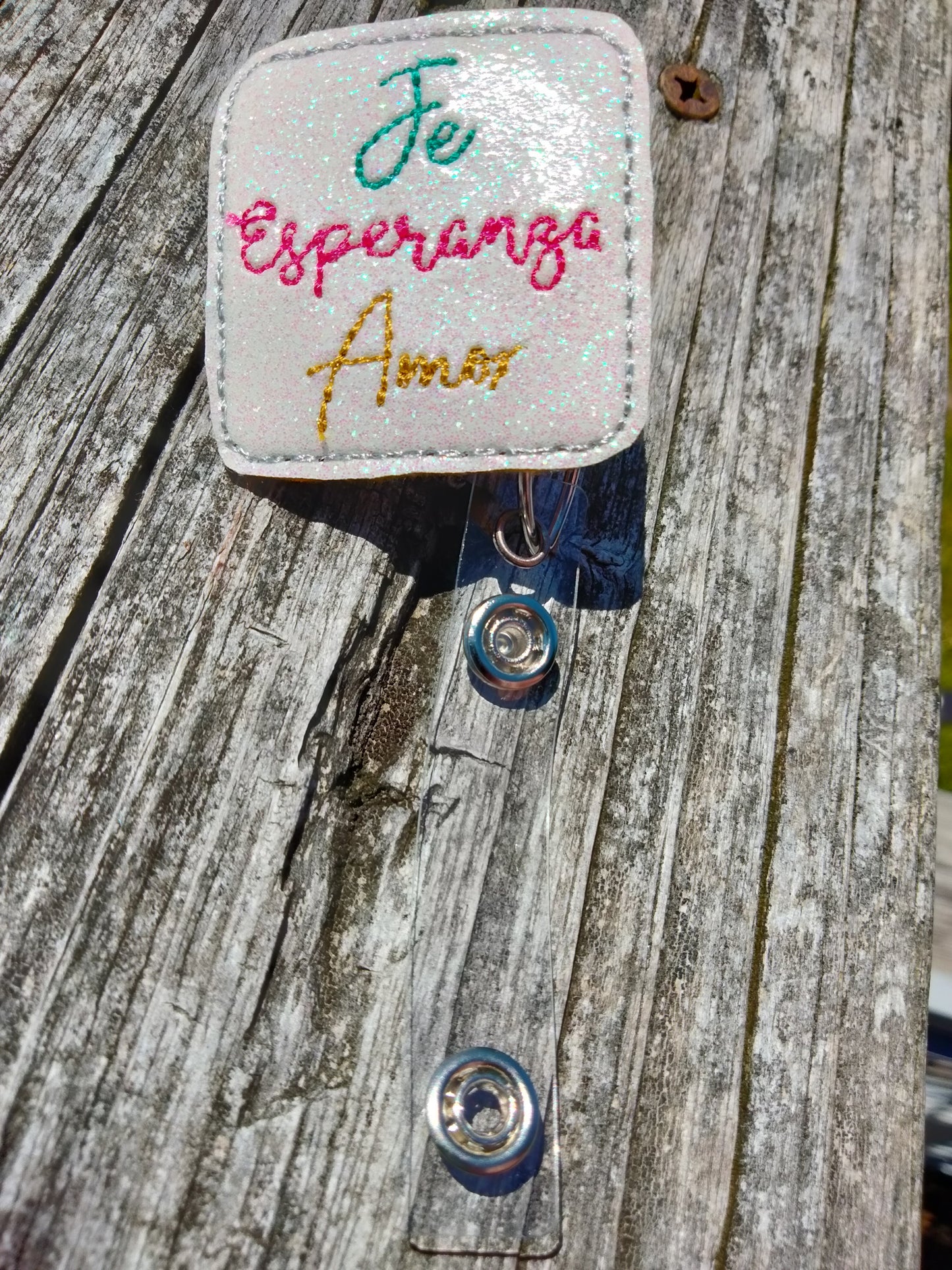 "Fe, Esperanza , Amor" badge reel